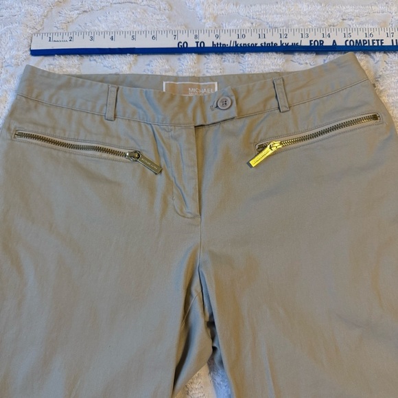 Michael Kors Beige Shorts with gold zipper detail.   Size 6 EUC A 15 - Picture 1 of 9